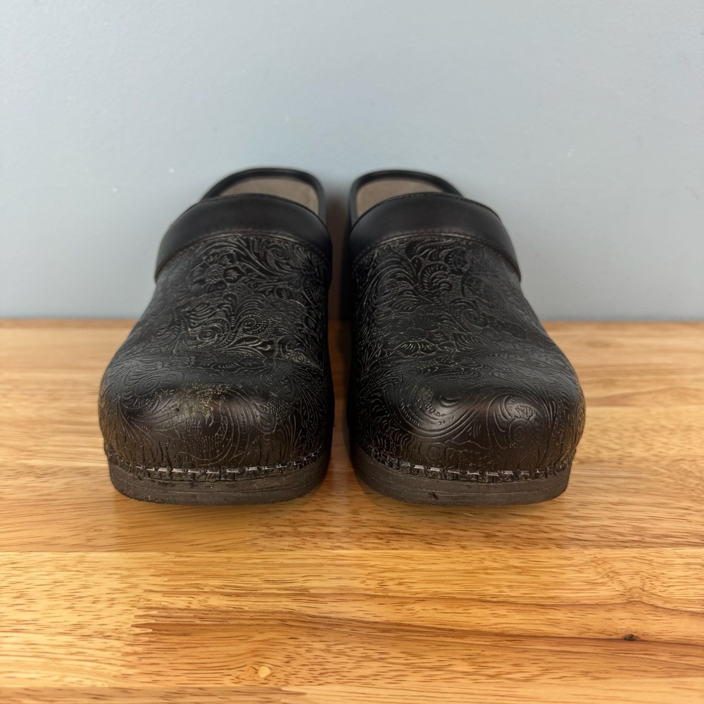 Dansko LT Pro Womens 41 (11) Black Floral Paisley Embossed Leather Nursing Clogs - Picture 4 of 7